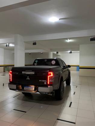 MITSUBISHI L200 TRITON 2.4 16V TURBO DIESEL SPORT HPE-S CD 4P 4X4 AUTOMÁTICO MITSUBISHI L200 TRITON 2.4 16V TURBO DIESEL SPORT HPE-S CD 4P 4X4 AUTOMÁTICO